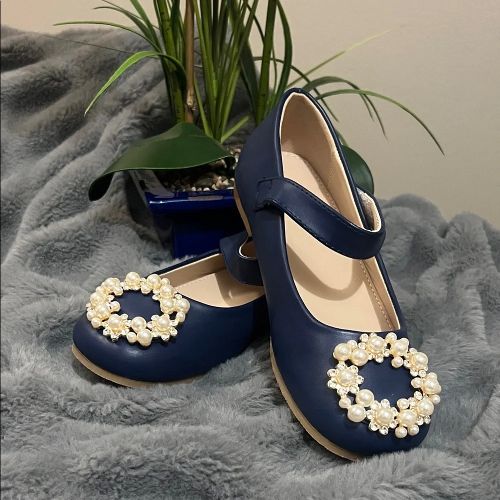 Coutgo Toddler Dress Shoes with Pearl Accents NIB retail $40